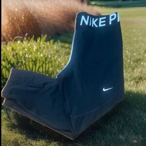 Nike Pro HyperWarm Capri Leggings, Women’s Size 2XL